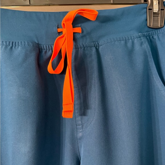 Figs Scrub Set - Picture 7 of 11